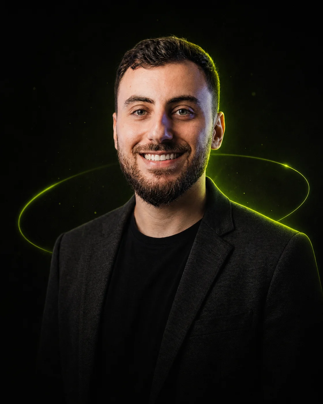 Retrato de Marco Bochernitsan com iluminação verde